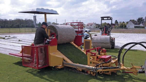 Magnum Big Roll Harvester